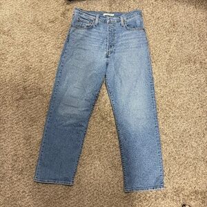 Levi’s Women’s Ribcage Straight Ankle Jeans